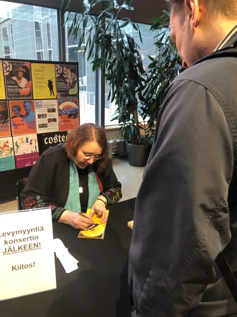 Liisa Tavi Espoon Sellosalin keikan jälkeen